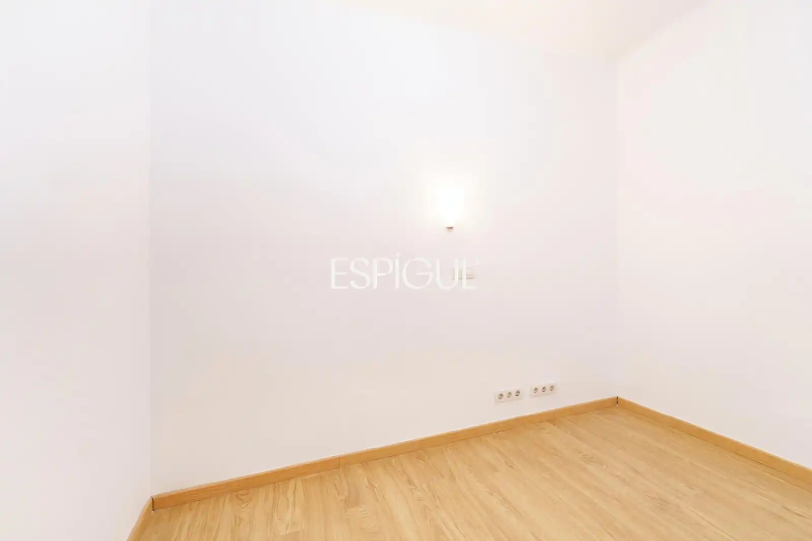 Schlafzimmer von Wohnung zum Verkauf in Barcelona mit Heizung, Parkett und Terrasse