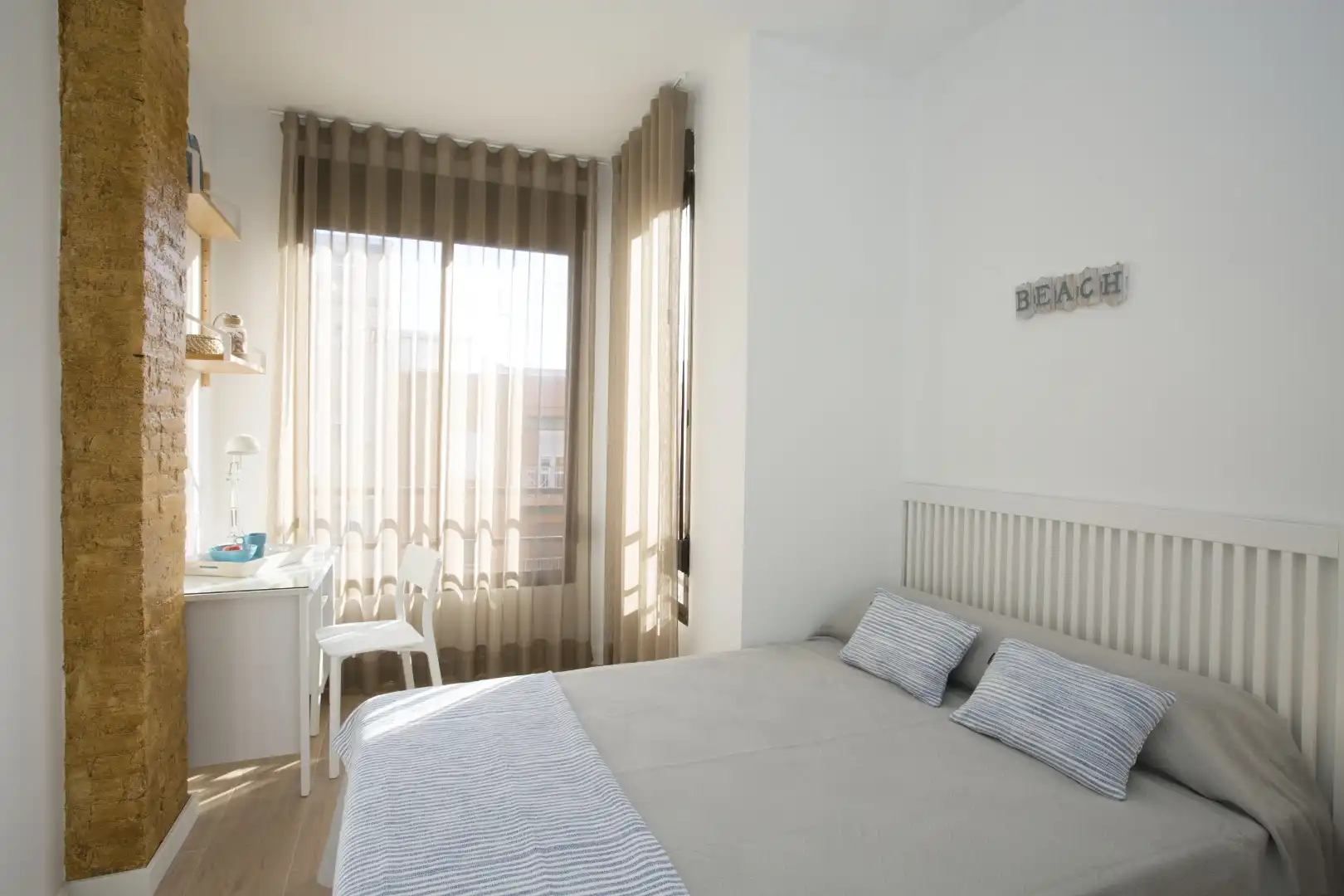 Bedroom of Flat for share in Valencia  with Air Conditioner, Parquet flooring and Furnished
