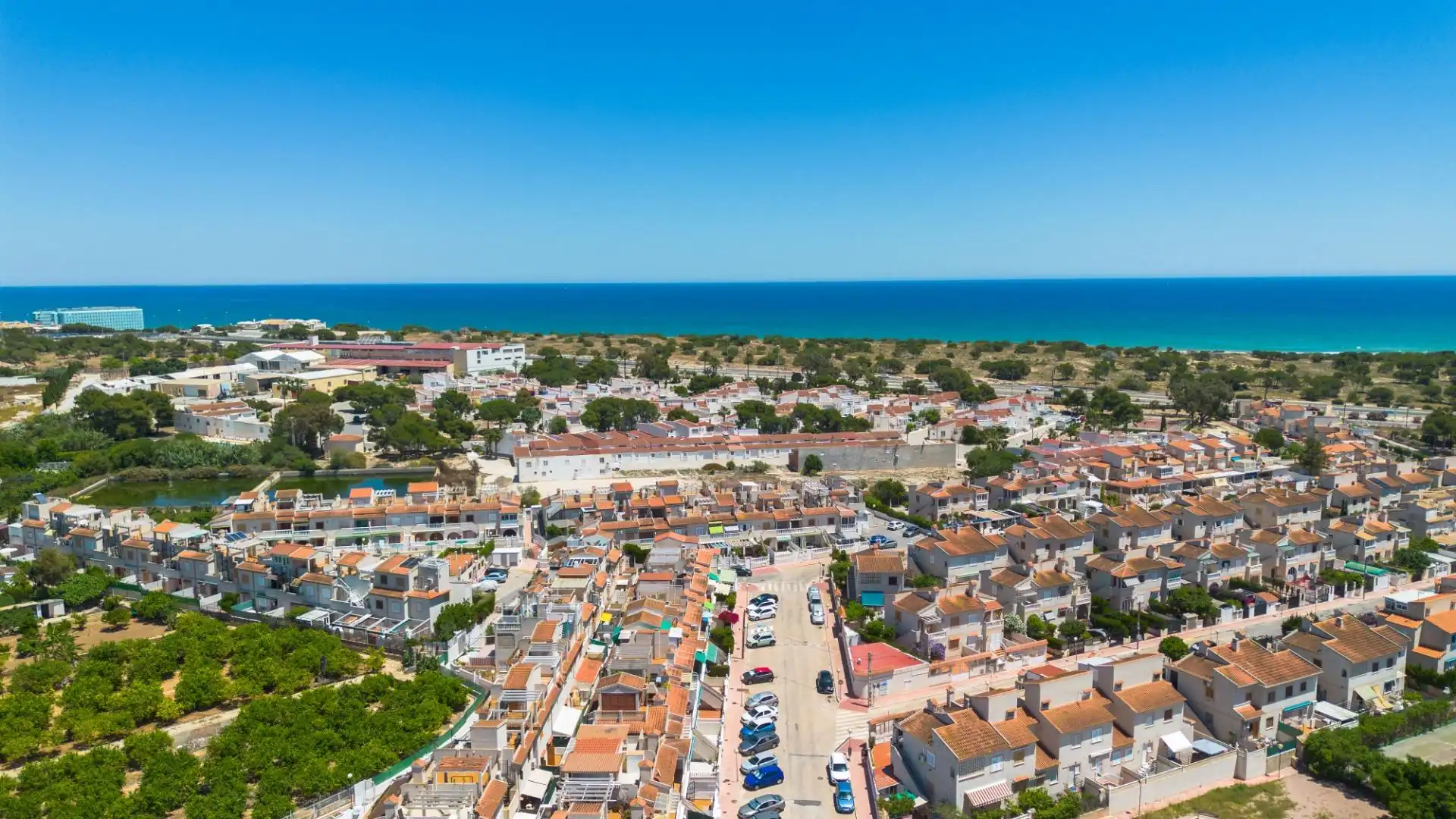 Vista exterior de Ático en venta en Guardamar del Segura con Aire acondicionado, Terraza y Piscina
