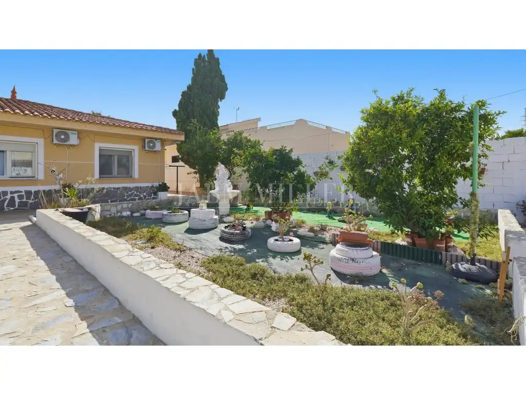 Garden of Houses for sale in La Huerta  