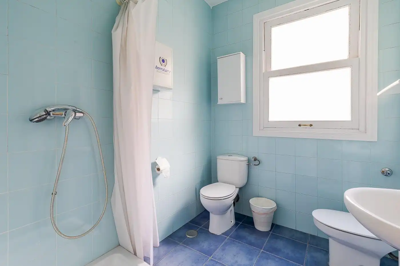 Bathroom of Office for rent in Madrid  with Heating