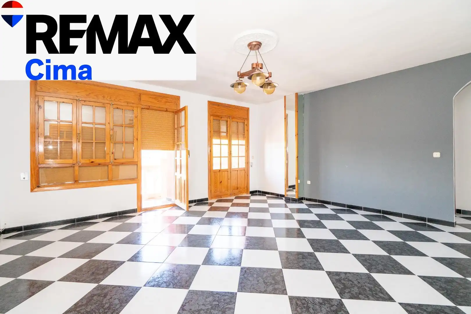 Vista exterior de Casa o chalet en venta en Baza con Terraza y Balcón