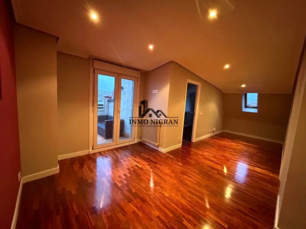 Vista exterior de Dúplex en venta en Vigo  con Calefacción y Terraza