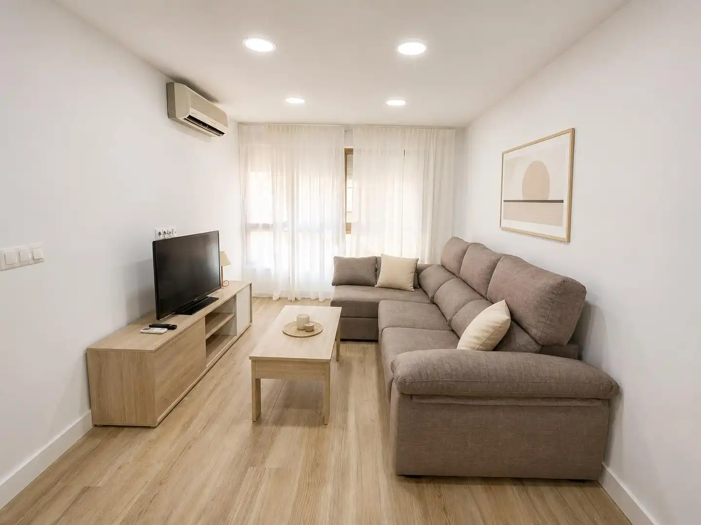 Sala d'estar de Pis de lloguer en Málaga amb Aire condicionat i Moblat