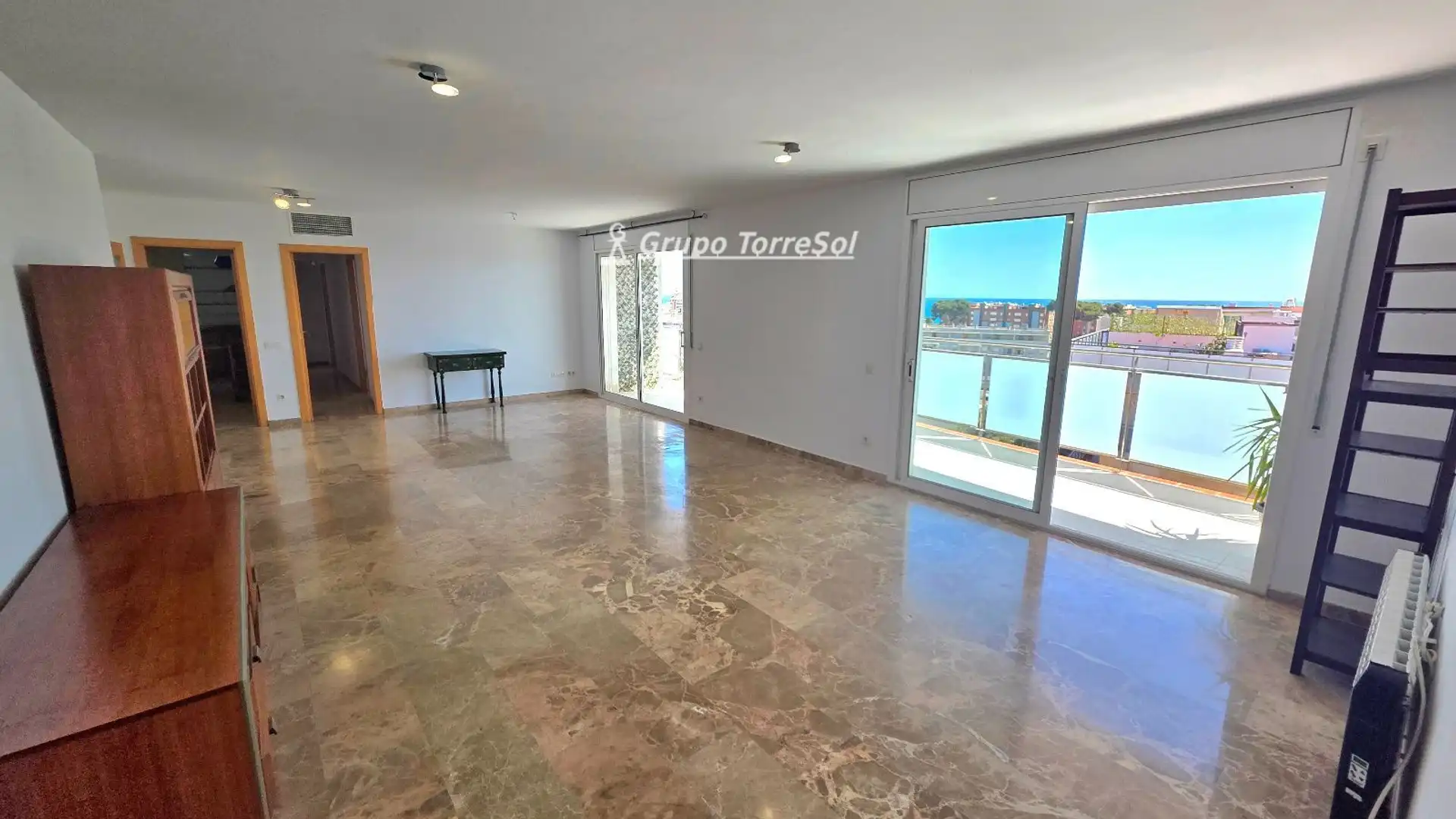 Sala de estar de Ático de alquiler en Torredembarra con Aire acondicionado, Calefacción y Terraza