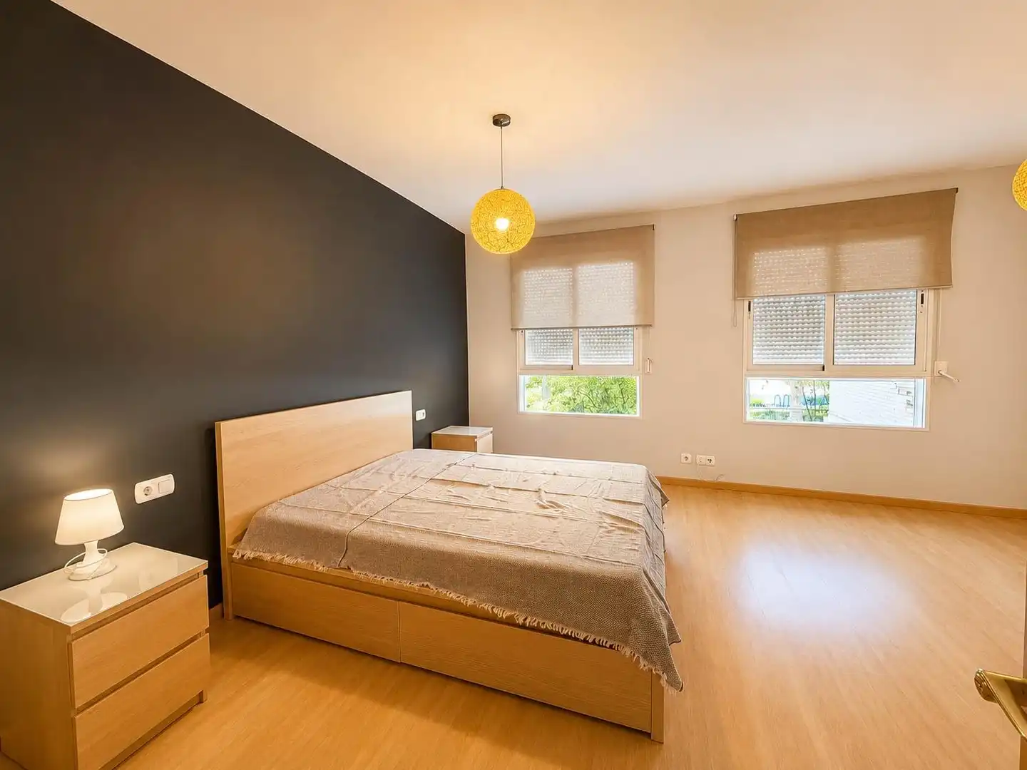 Schlafzimmer von Wohnung zur Miete in Paterna mit Klimaanlage, Heizung und Parkett