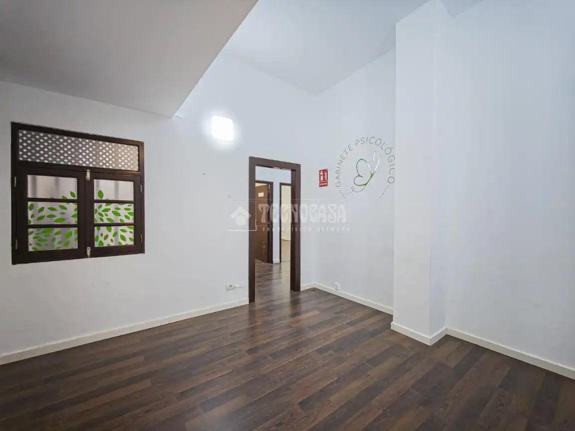 Commercial properties for sale in Arona  with Furnished