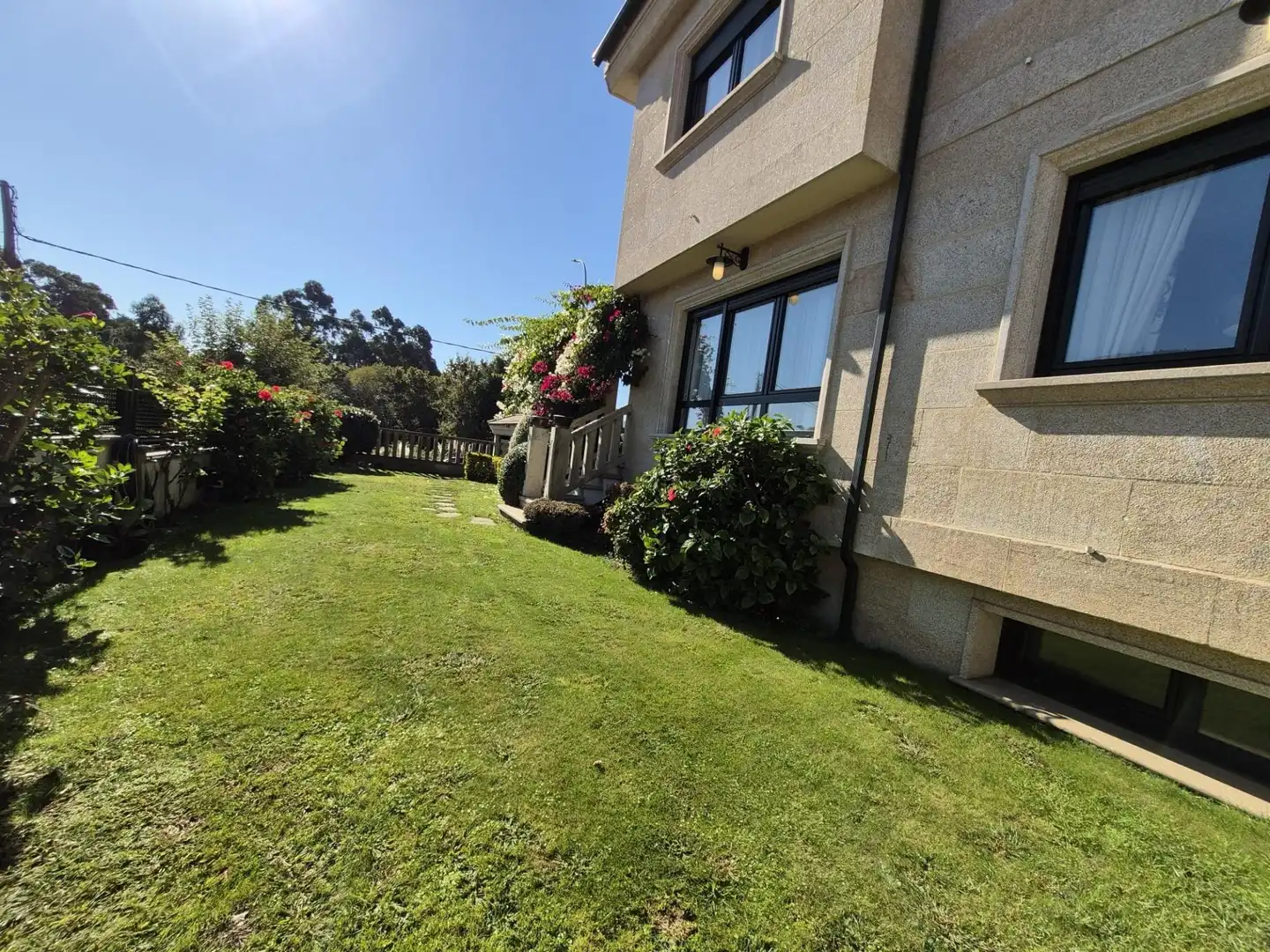 Vista exterior de Casa o chalet en venta en Nigrán con Calefacción, Terraza y Amueblado