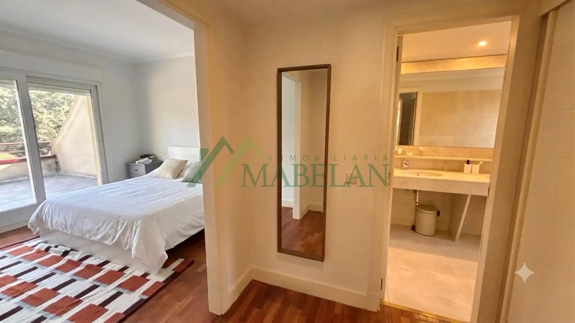 Schlafzimmer von Einfamilien-Reihenhaus zur Miete in Madrid mit Klimaanlage, Privatgarten und Terrasse