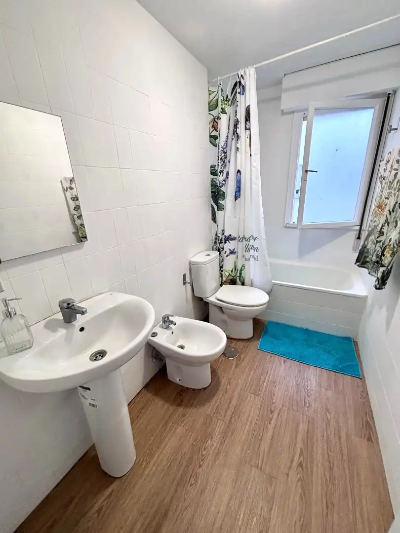 Baño de Piso en venta en Gijón  con Calefacción, Parquet y Trastero