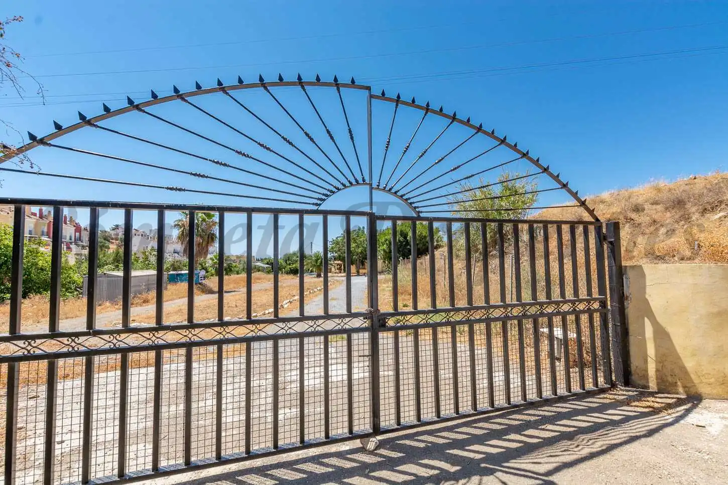 Vista exterior de Finca rústica en venda en Nerja amb Jardí privat, Terrassa i Piscina