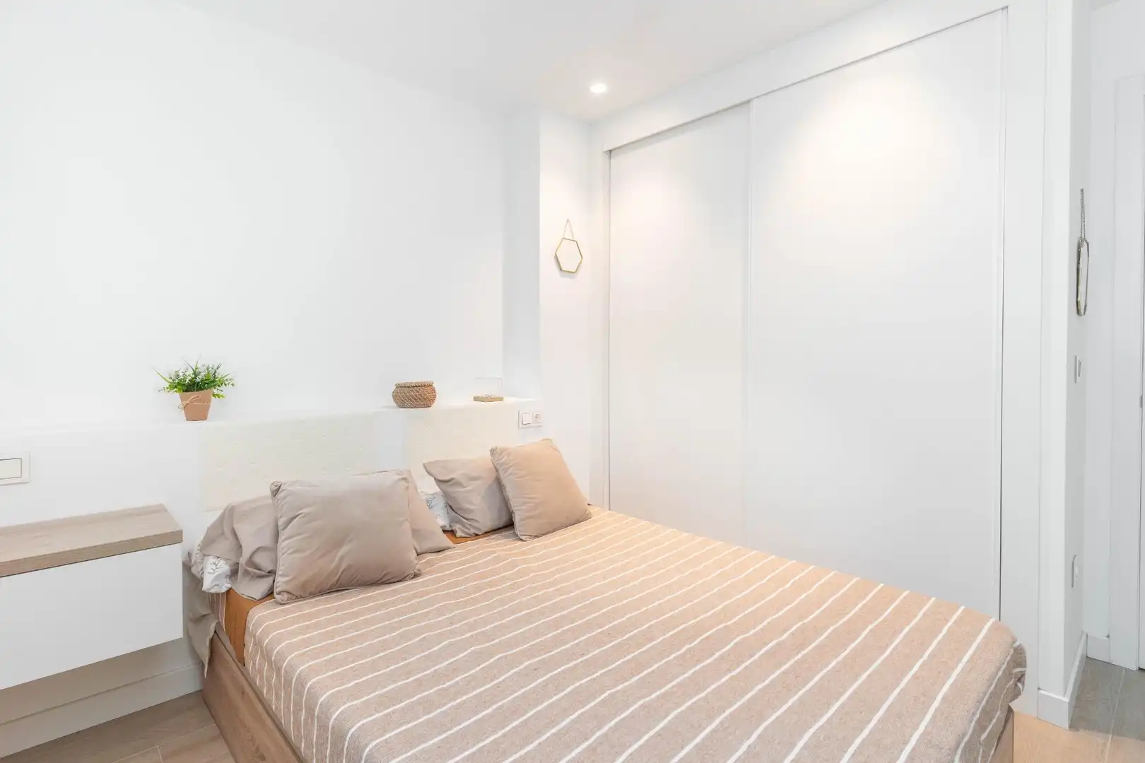Schlafzimmer von Wohnungen zum Verkauf in Gozón mit Klimaanlage, Heizung und Abstellraum