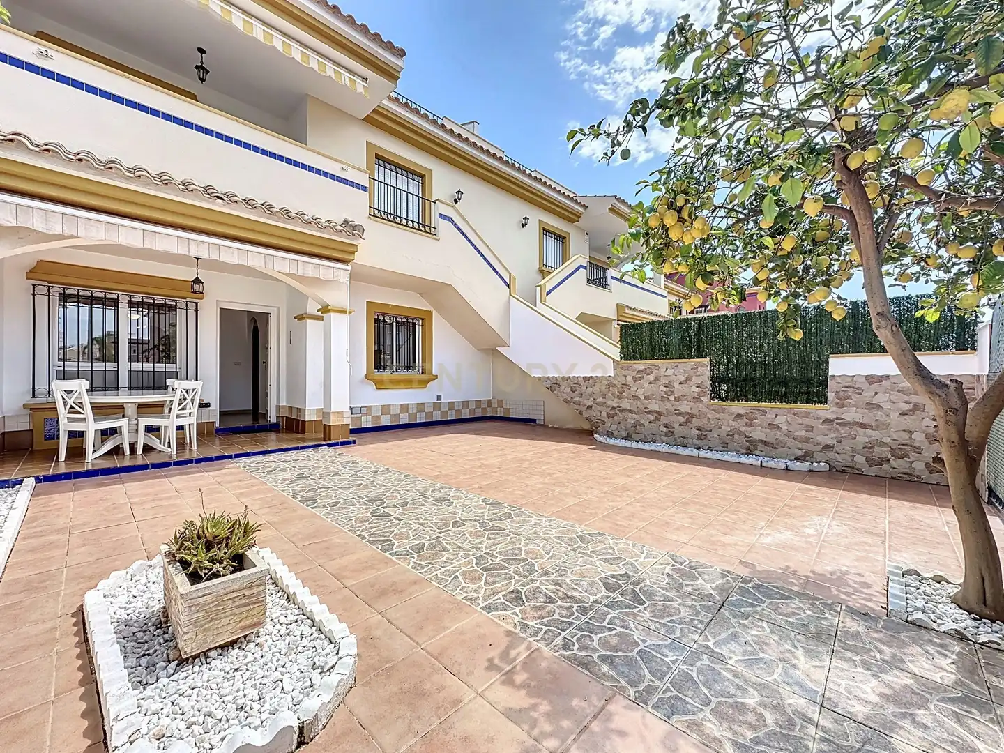 Vista exterior de Apartamento de alquiler en Orihuela con Aire acondicionado, Horno y Piscina comunitaria