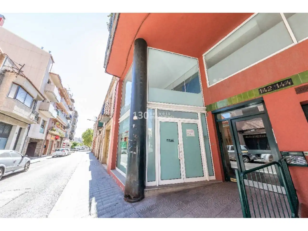 Vista exterior de Local en venda en Figueres