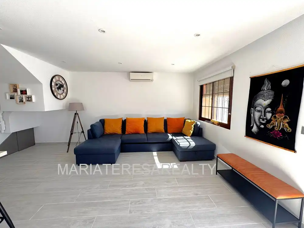 Sala d'estar de Casa adosada en venda en Roda