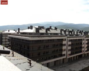 Vista exterior de Àtic en venda en La Seu d'Urgell amb Aire condicionat, Terrassa i Balcó