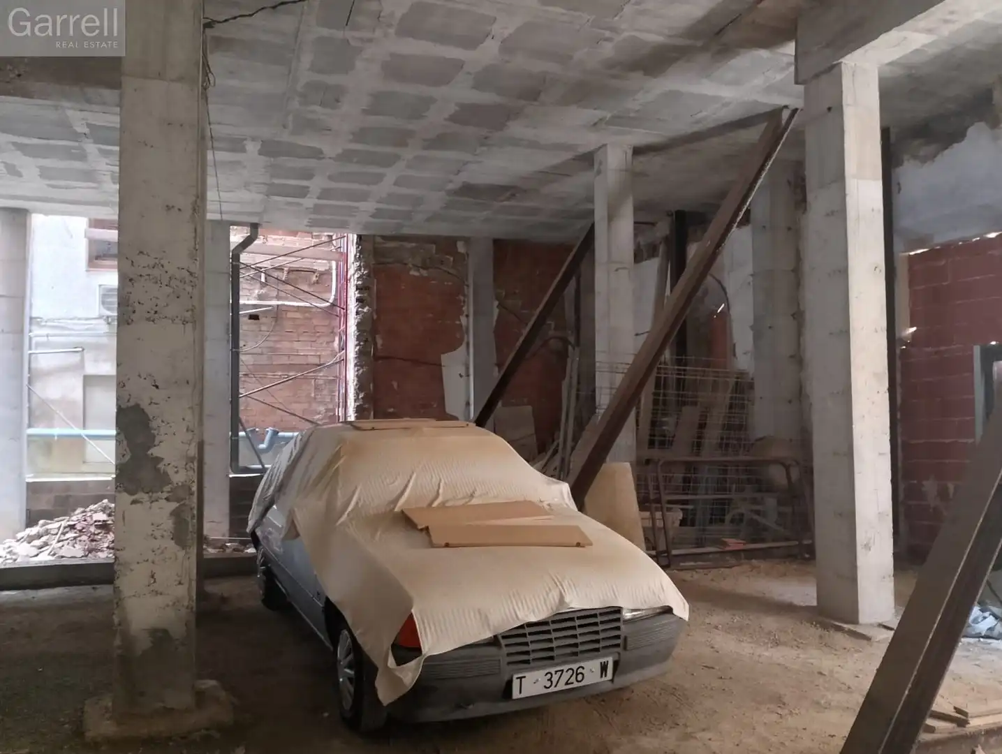 Aparcament de Edifici en venda en La Pobla de Montornès  