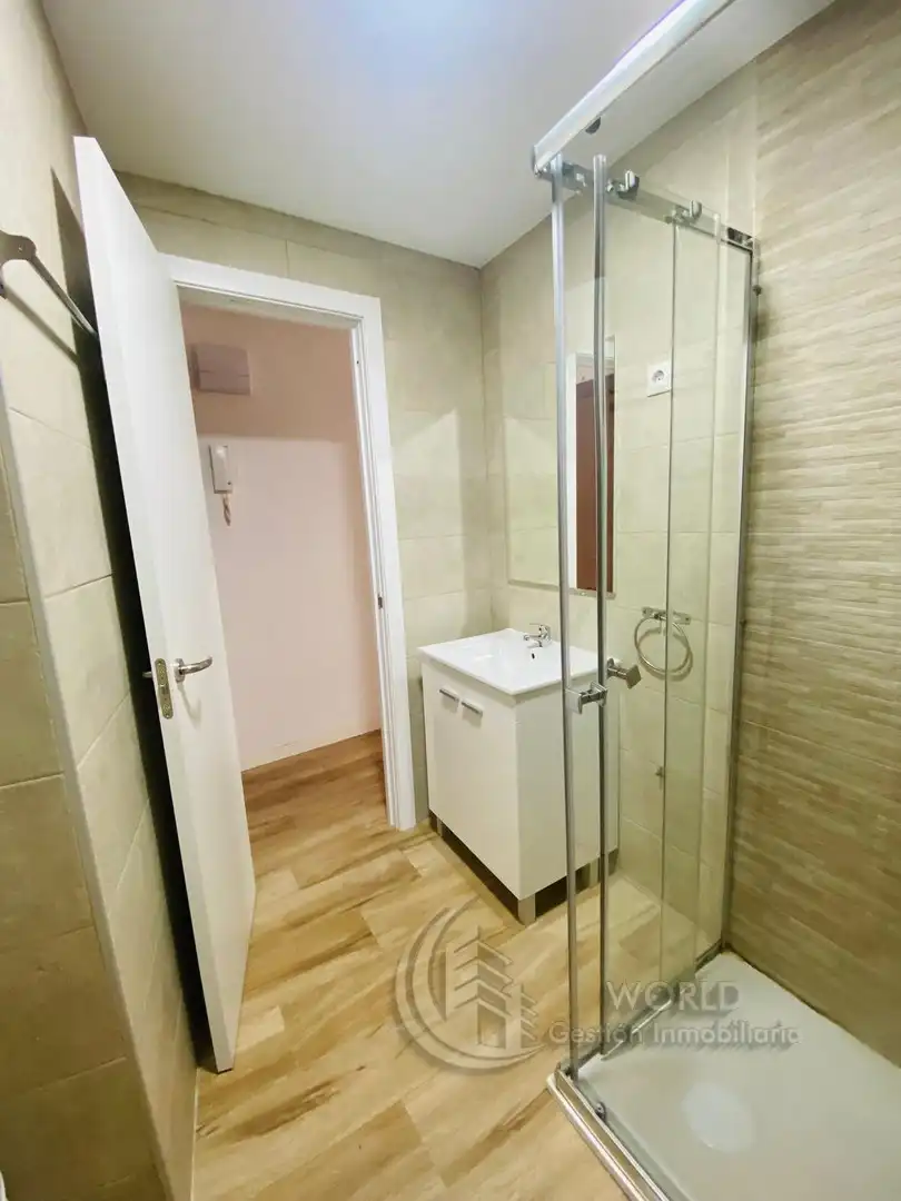 Badezimmer von Wohnung zur Miete in Madrid mit Klimaanlage, Heizung und Möbliert