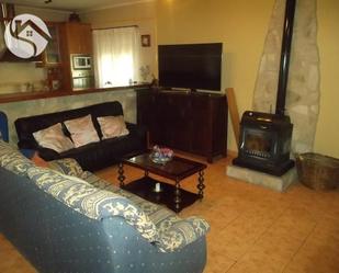Sala d'estar de Casa adosada en venda en Villar de Olalla