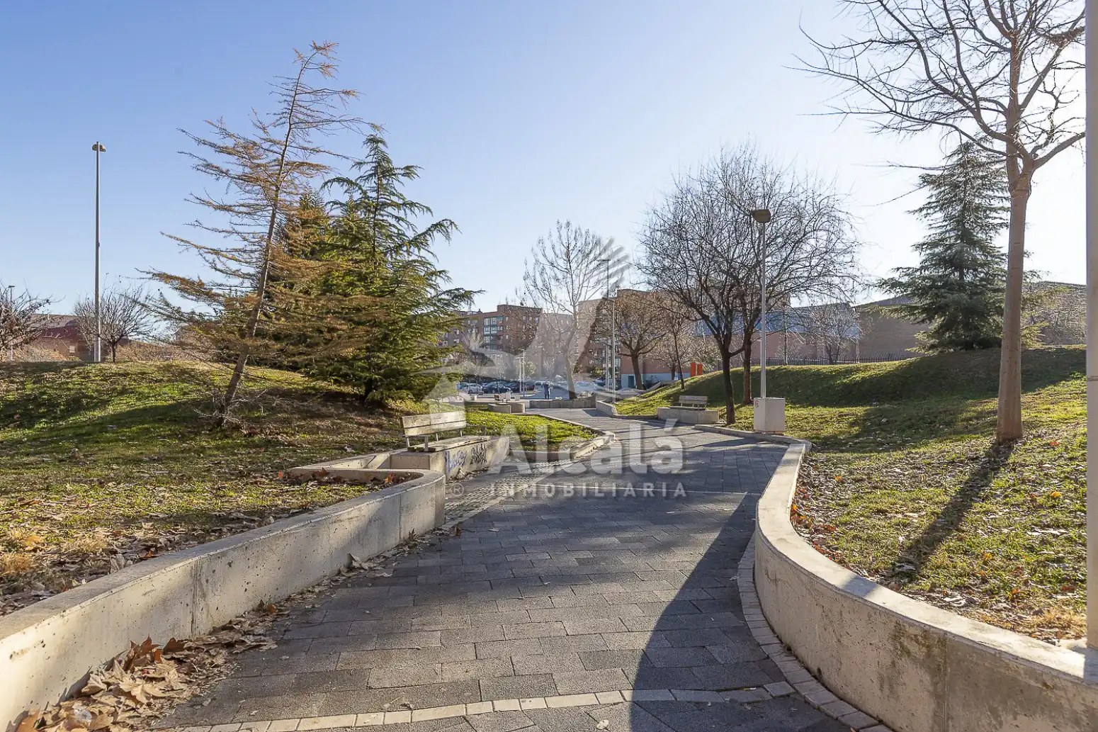 Exterior view of Flat for sale in Alcalá de Henares  with Air Conditioner, Heating and Private garden