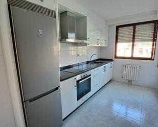 Cuina de Apartament de lloguer en Ourense Capital  amb Calefacció, Parquet i Terrassa