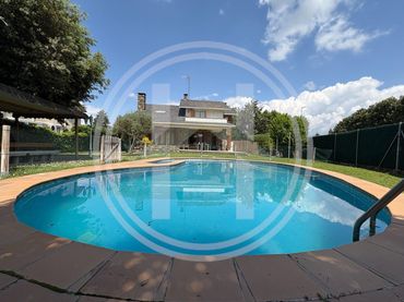 House with pool for sale in Avenida VILAMAJOR