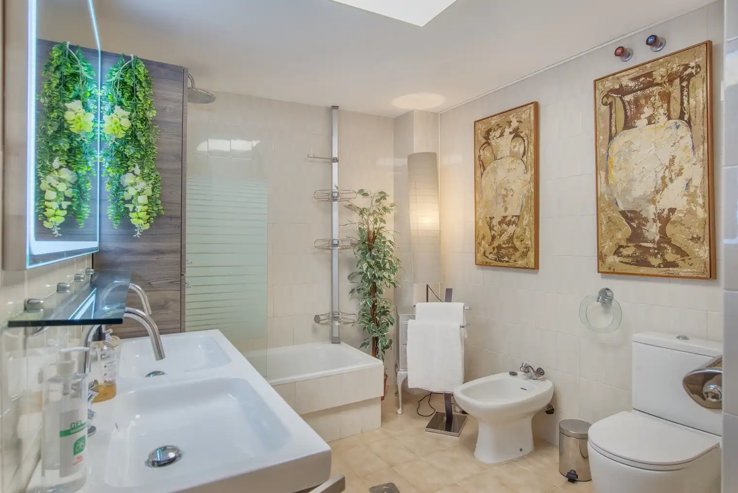 Badezimmer von Maisonette zur Miete in Estepona mit Klimaanlage, Terrasse und Schwimmbad
