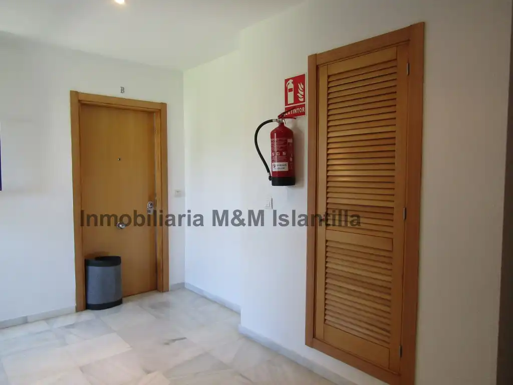 Piso en venta en Isla Cristina con Terraza, Horno y Lavadora