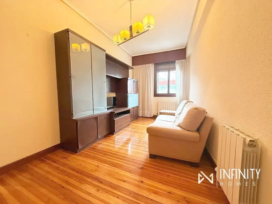Sala de estar de Piso en venta en Bilbao  con Calefacción y Balcón