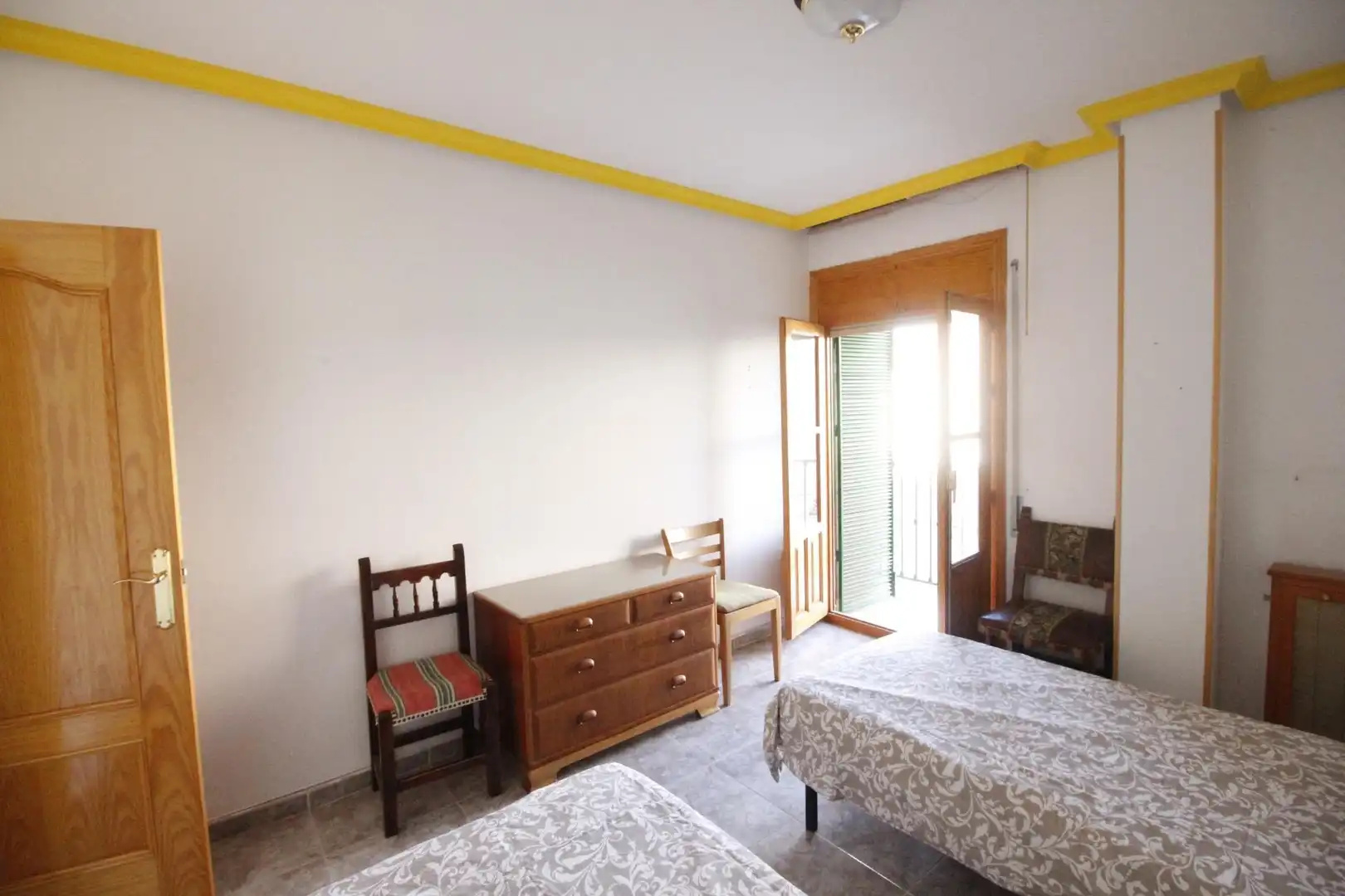 Dormitori de Casa o xalet en venda en Baza amb Calefacció i Balcó