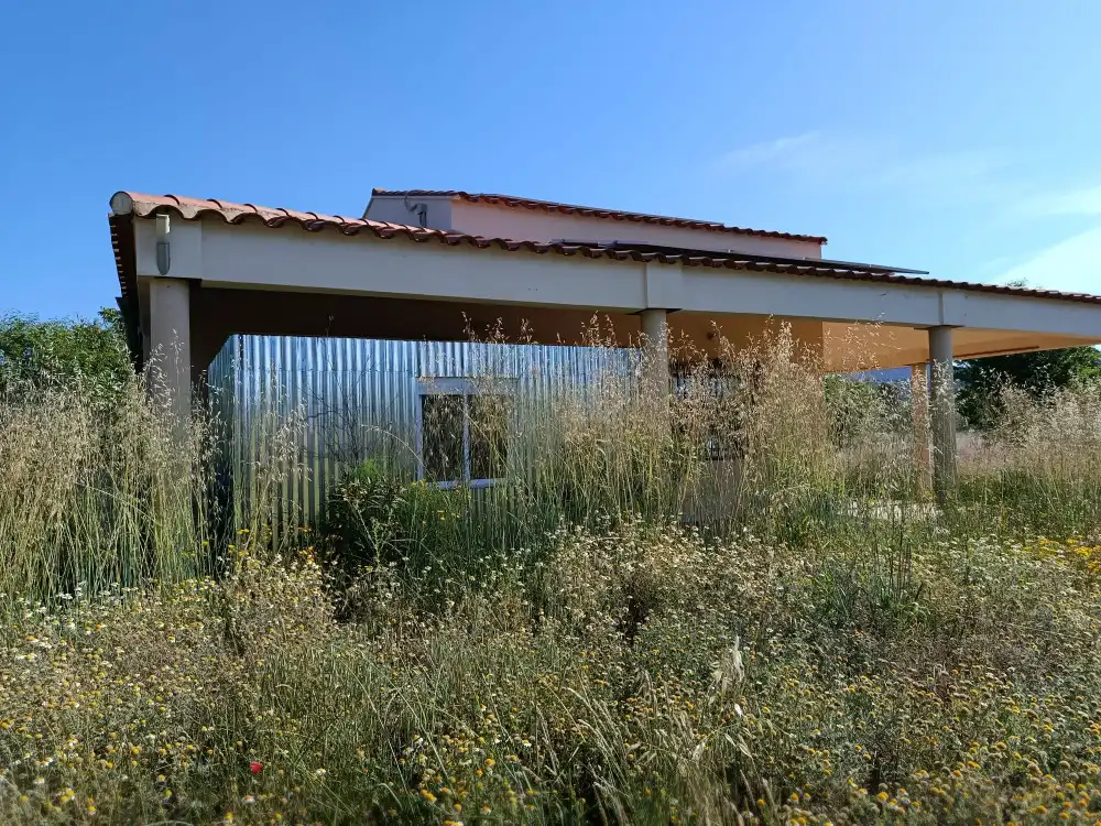 Vista exterior de Piso en venta en Teresa de Cofrentes