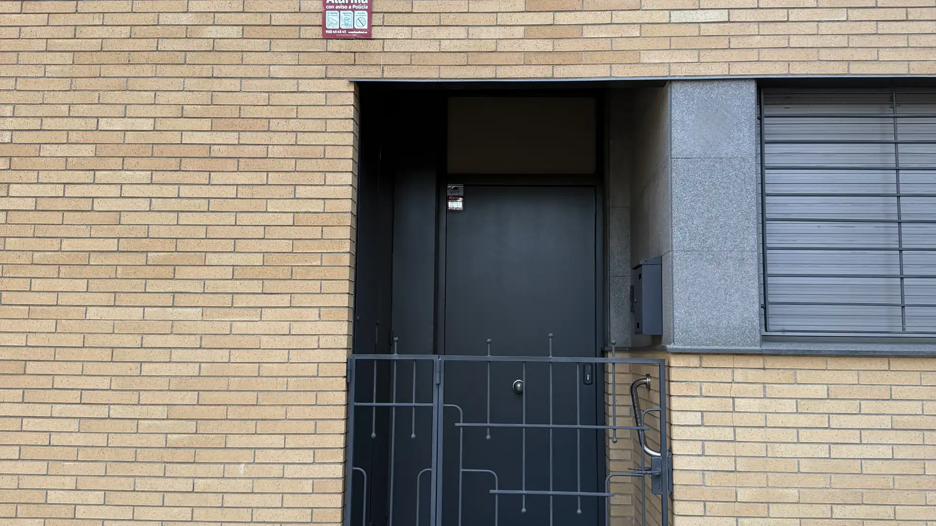 Vista exterior de Casa adosada en venda en Mataró amb Calefacció