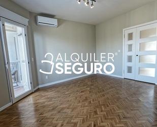 Bedroom of Flat to rent in  Madrid Capital  with Air Conditioner and Heating