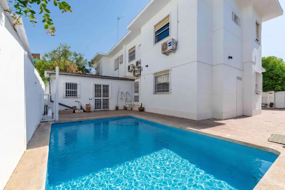 Villa mit Pool zur Miete in Calle de San Antonio María Claret