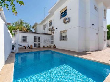 Chalet con piscina en alquiler en Calle de San Antonio María Claret