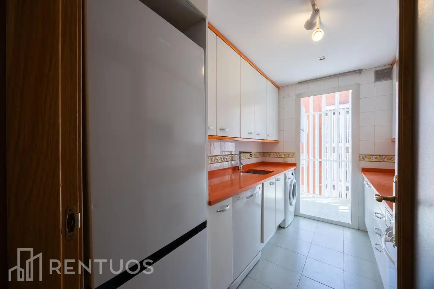 Kitchen of Flat for rent in Madrid  with Air Conditioner, Heating and Parquet flooring
