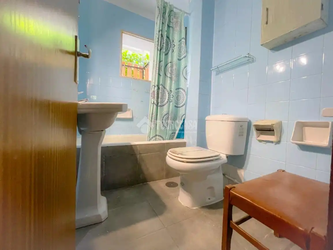 Baño de Piso en venta en Guadarrama con Calefacción, Terraza y Piscina comunitaria