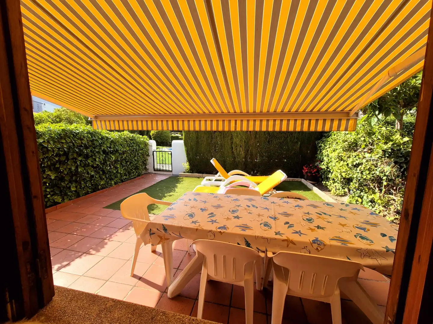 Terrasse von Einfamilien-Reihenhaus zum Verkauf in Calonge i Sant Antoni mit Heizung, Terrasse und Abstellraum