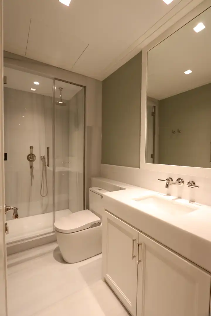 Bathroom of Flat for sale in Madrid  with Air Conditioner, Heating and Parquet flooring