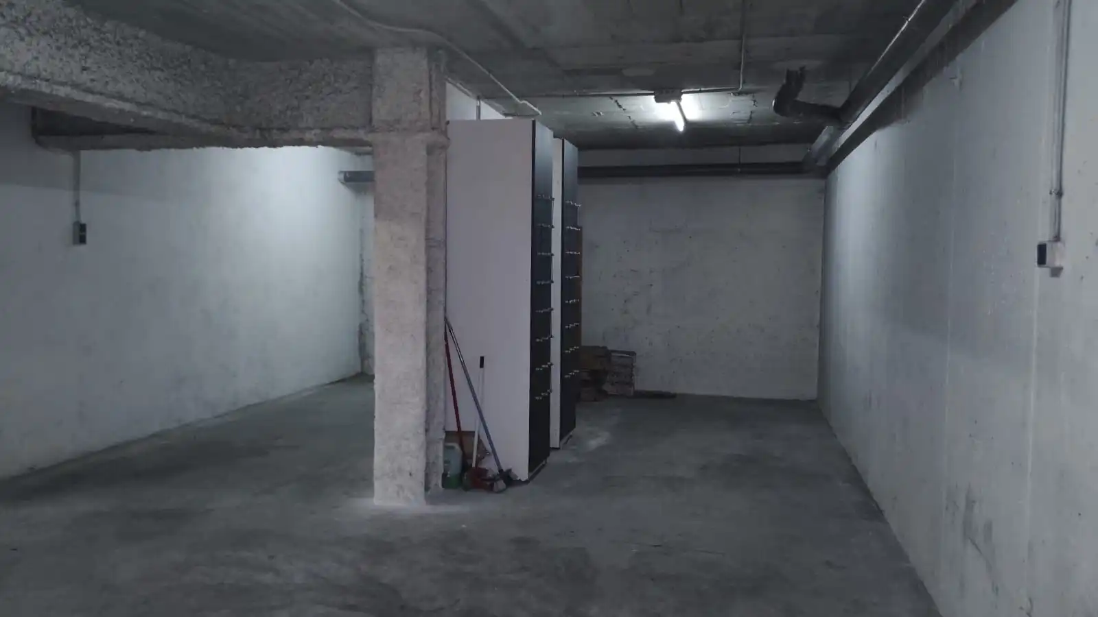Garage for sale in Salt