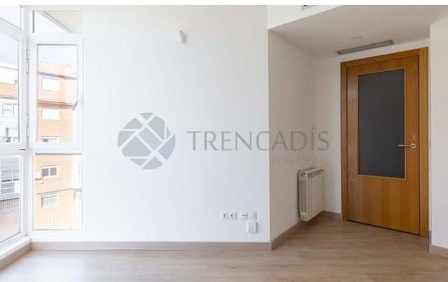 Piso en Venta en CL APOSTOL SANTIAGO  Pl: Pt:  MADRID (MADRID) en Ventas
