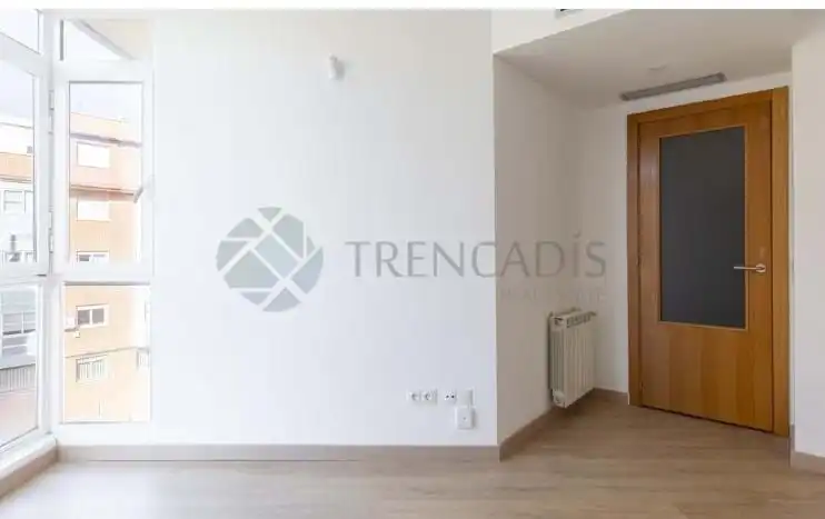 Appartement avec ascenseur à vendre à CL APOSTOL SANTIAGO  Pl: Pt:  MADRID (MADRID)