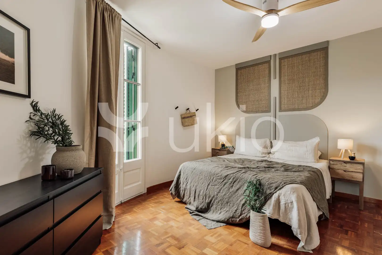 Dormitori de Apartament de lloguer en Barcelona amb Aire condicionat, Calefacció i Moblat