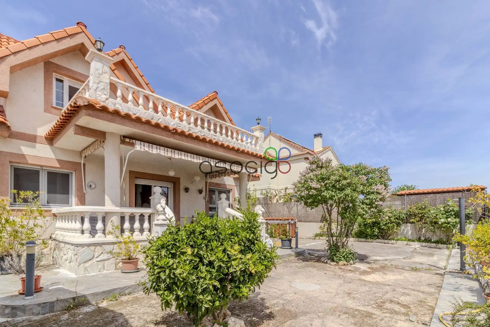 Vista exterior de Casa o xalet en venda en Cabanillas del Campo amb Aire condicionat i Calefacció