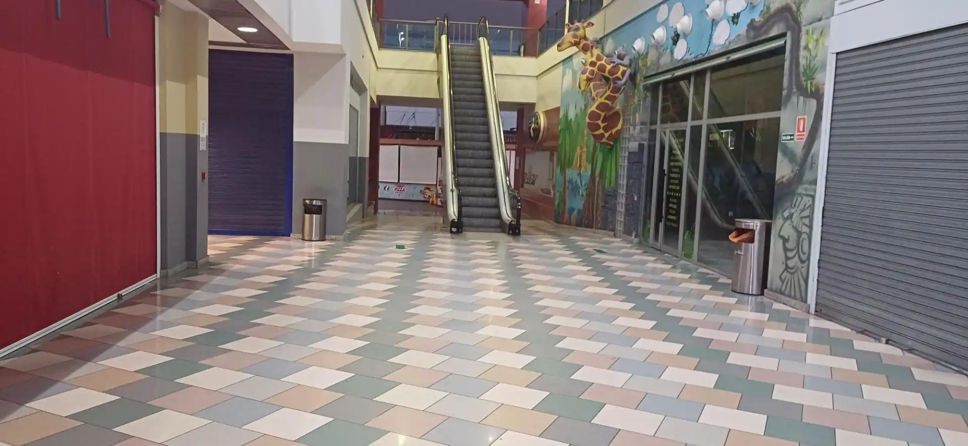 LOCAL EN VENTA CENTRO COMERCIAL LAS CUMBRES DON BENITO, imatge 2