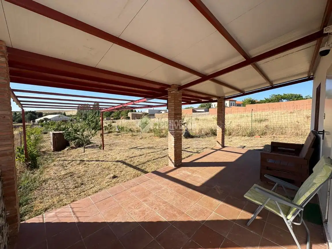 Casa con jardín en venta en Valdeverdeja, imagen 8