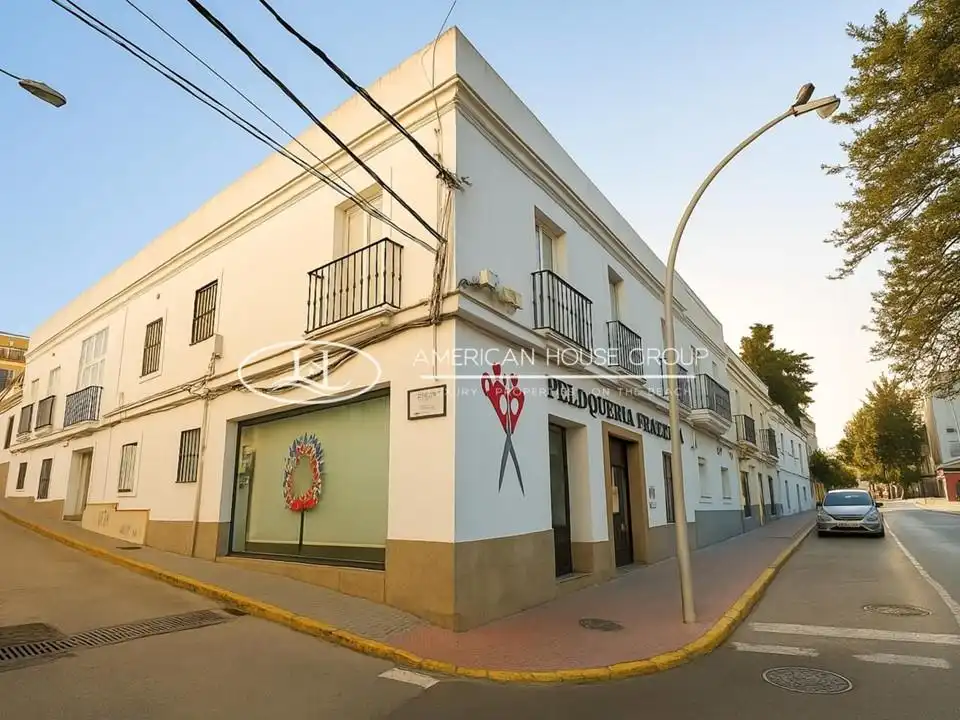 Vista exterior de Local en traspas en Chiclana de la Frontera amb Aire condicionat