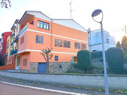 Vista exterior de Casa o xalet en venda en Roda de Ter amb Terrassa