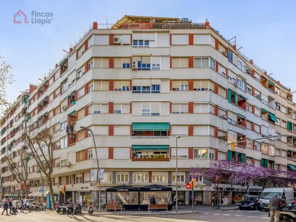 Vista exterior de Piso en venta en Barcelona