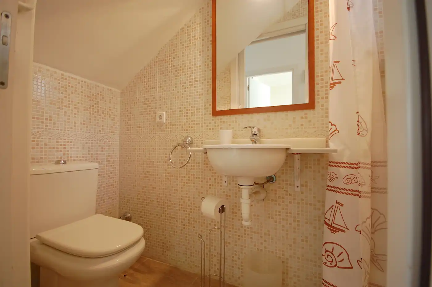 Baño de Casa adosada en venta en L'Escala con Aire acondicionado, Calefacción y Jardín privado